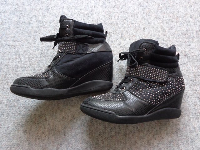 #Schuhe Stiefeletten Gr. 39/40 schwarz Keilabsatz