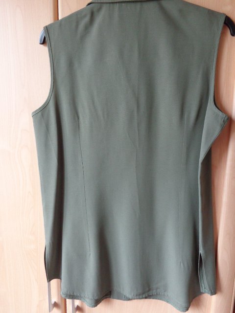 #Bluse ärmellos, Gr. 38/40 bzw. ca. Gr. M, khaki bzw. oliv