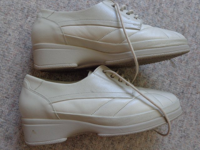 Damenschuhe Waldläufer Gr. 5 bzw. Gr. 38 ecru Leder, Fußbett