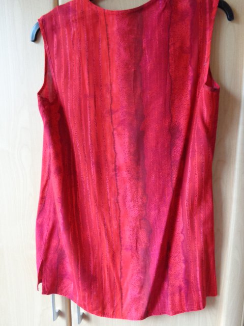 #Vintage Bluse ärmellos, lange Form, Gr. 36/38 bzw. ca. Gr. S/M, Batik, rot