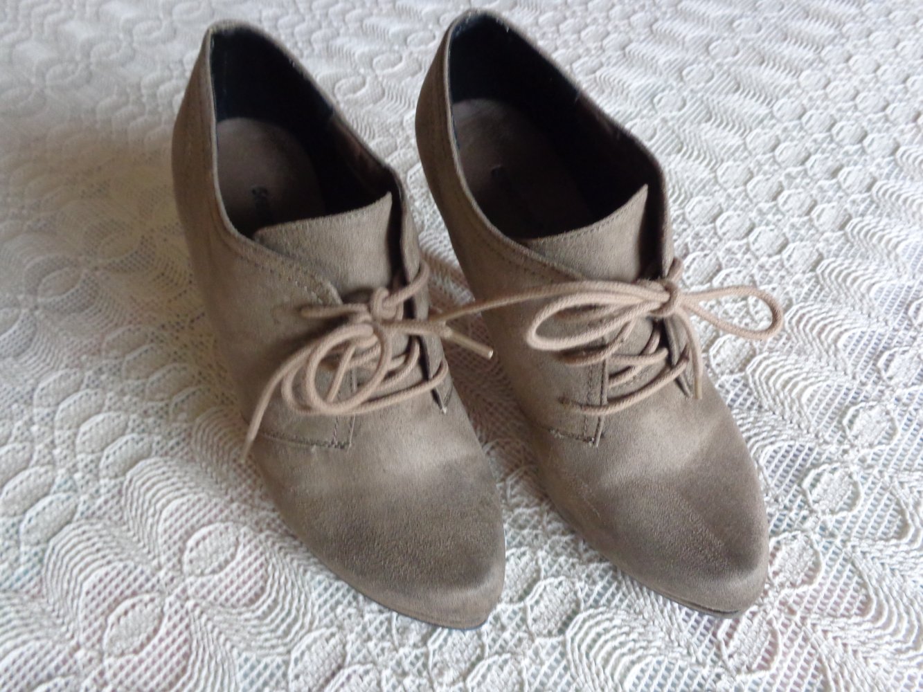 Pumps, Hochfront-Pumps, High Heels, Gr. 39, beige, wildlederartig, Graceland