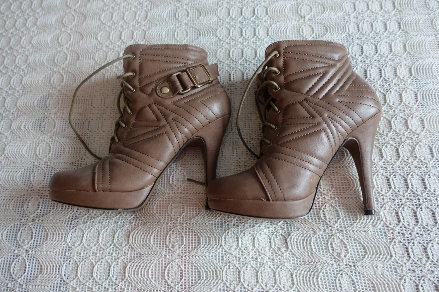 Stiefeletten Schuhe, Gr. 39, hellbraun, hohe Absätze ca, 12,5 cm, Kunstleder