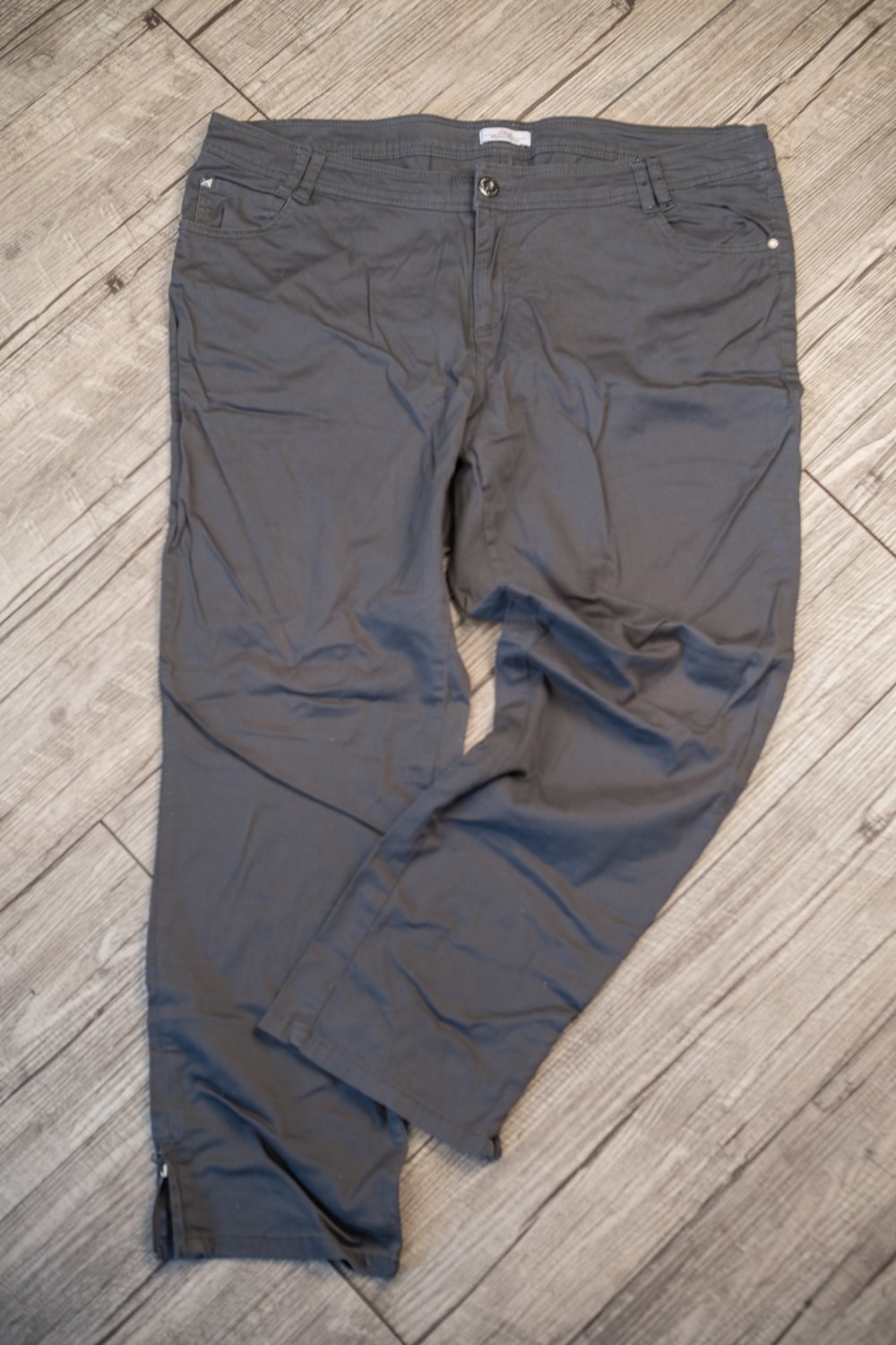 3 schwarze Hosen Jeans 48 neuwertig auch einzeln