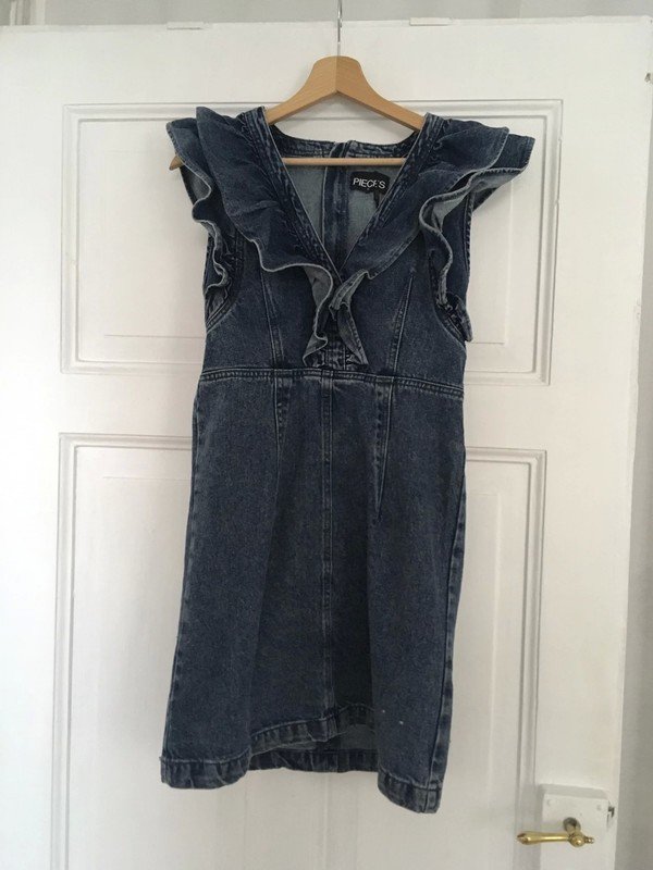 Jeanskleid mit Rüschen Volants