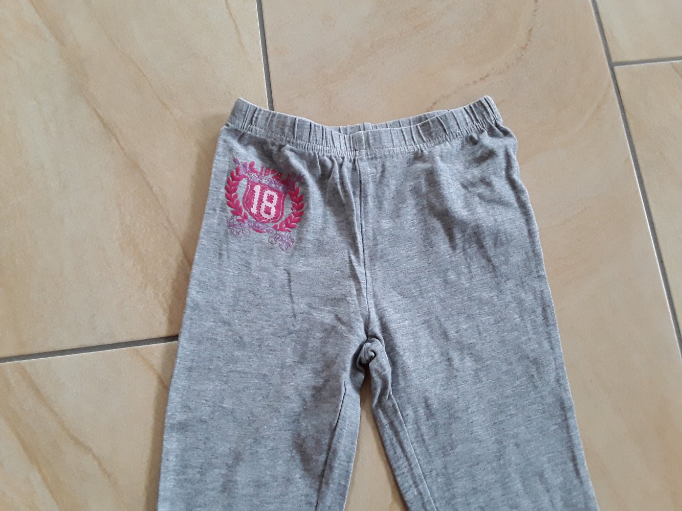 graue Legging/ Jogginghose in Gr. 122