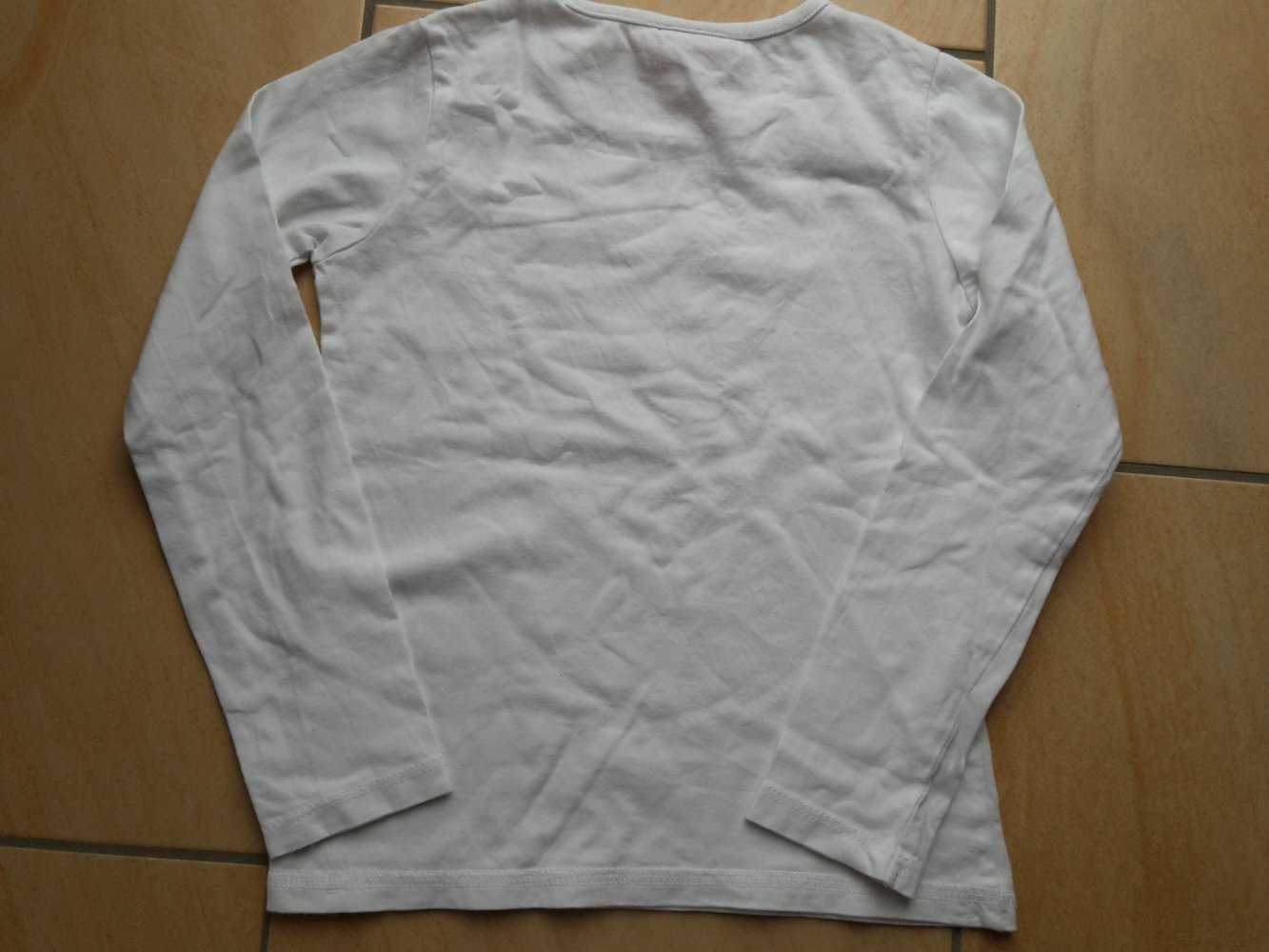 schönes LA-Shirt von CFL in Gr. 116/122. (Habe dieses Shirt 2x auch was für Zwillinge. Beide eingestellt.)