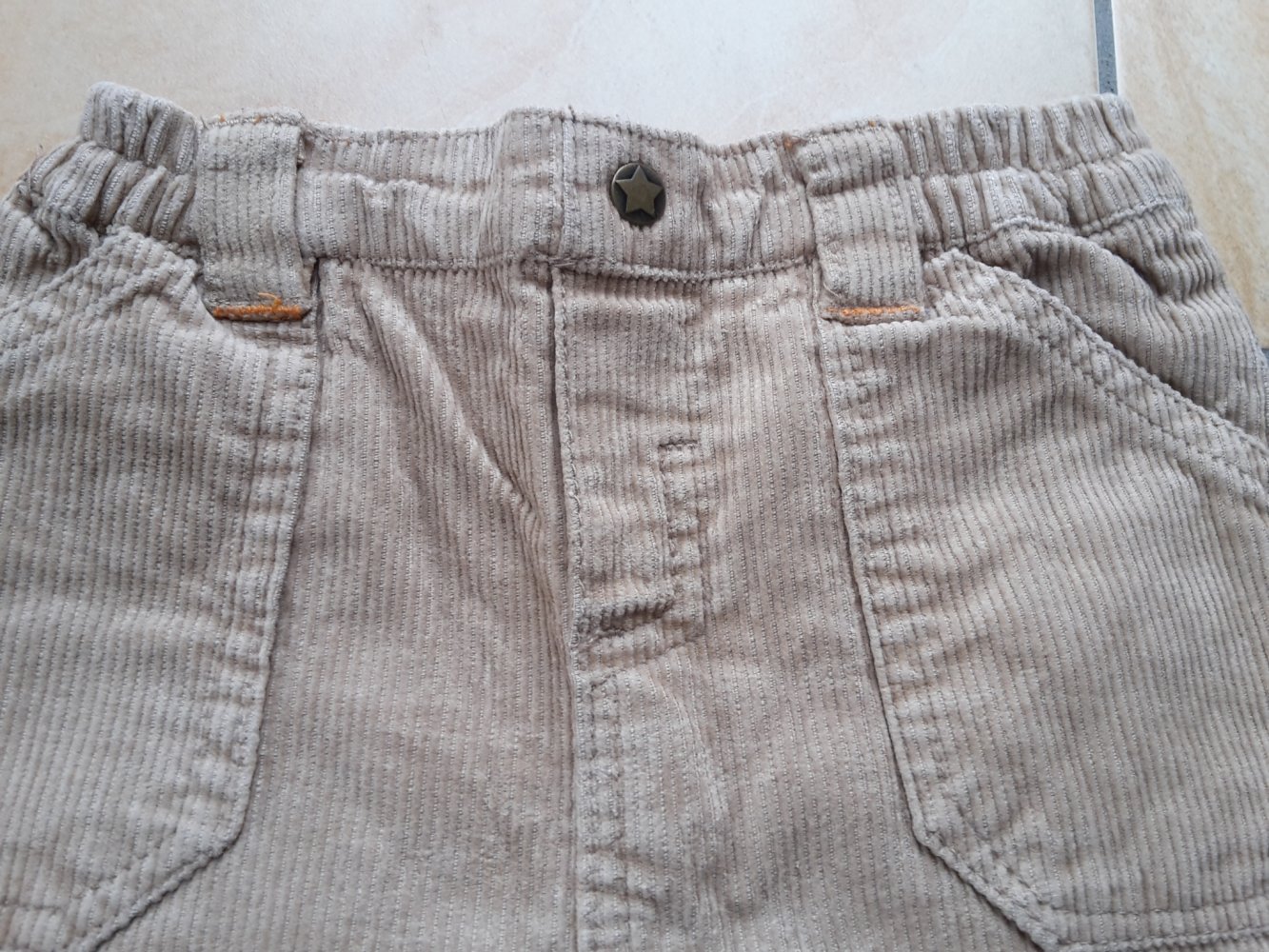 beige Cordhose leicht gefüttert in Gr 74 von C&A