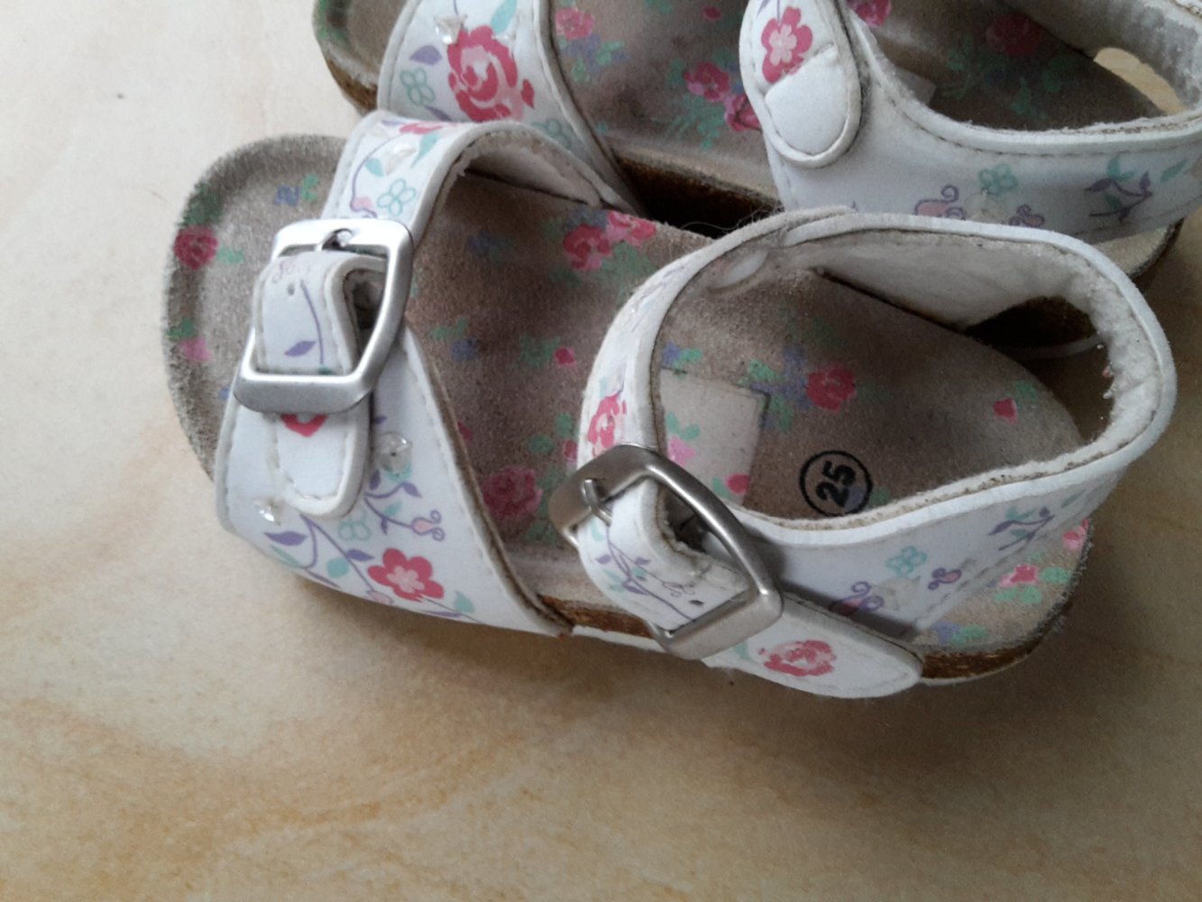 Sandalen in Gr. 25