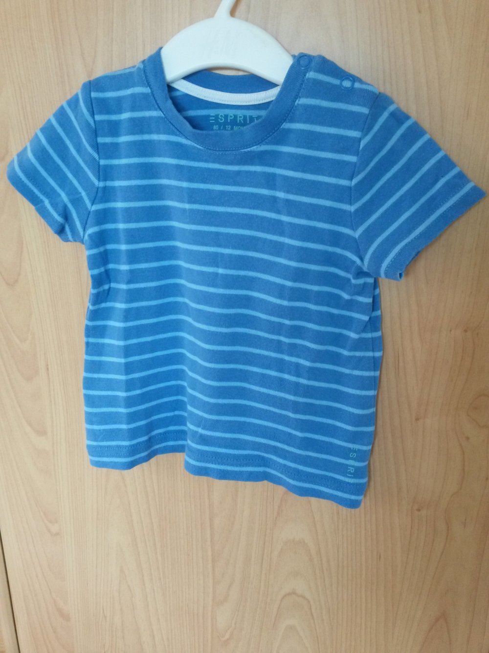 gestreiftes T-Shirt in Gr. 80 von ESprit