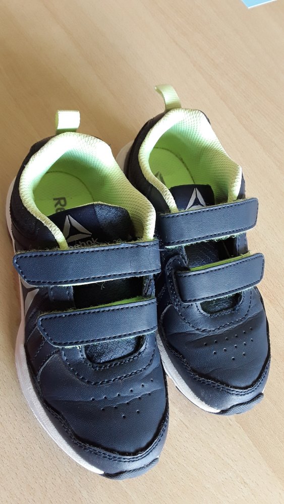 Reebok Sneaker in Gr. 28 kaum getragen