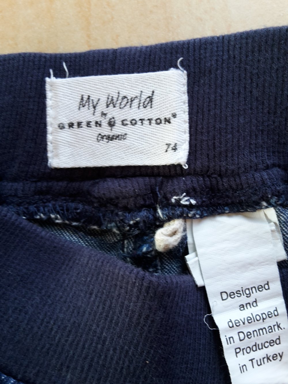 schöne Jeanshose in Gr. 74 (designed in Denmark)