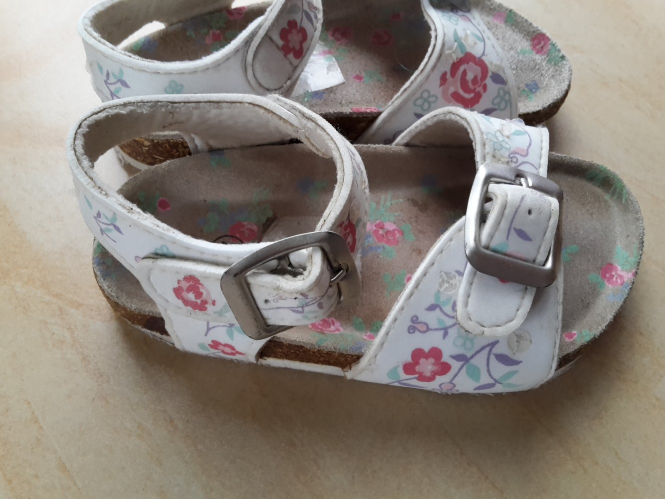 Sandalen in Gr. 25