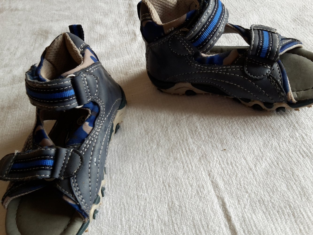 Sandalen in Gr. 22