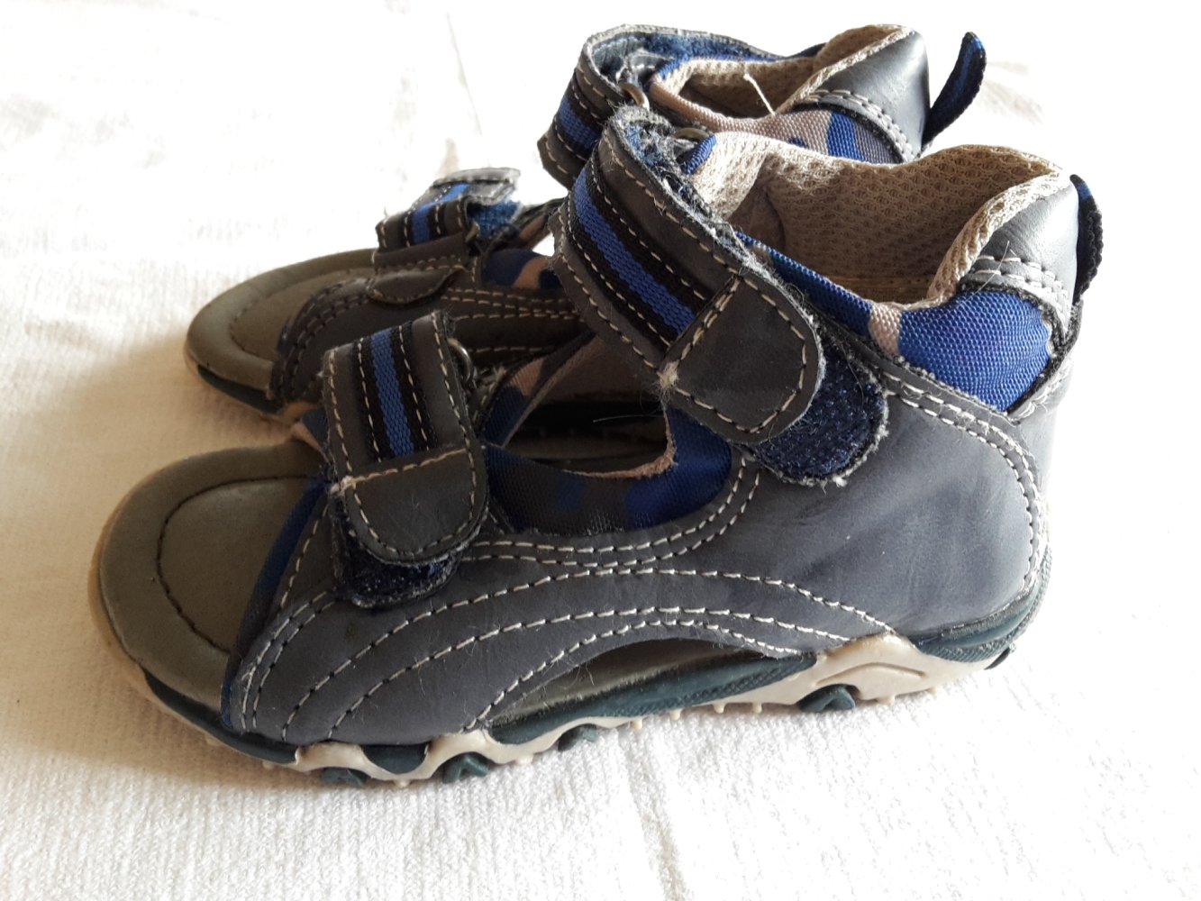 Sandalen in Gr. 22