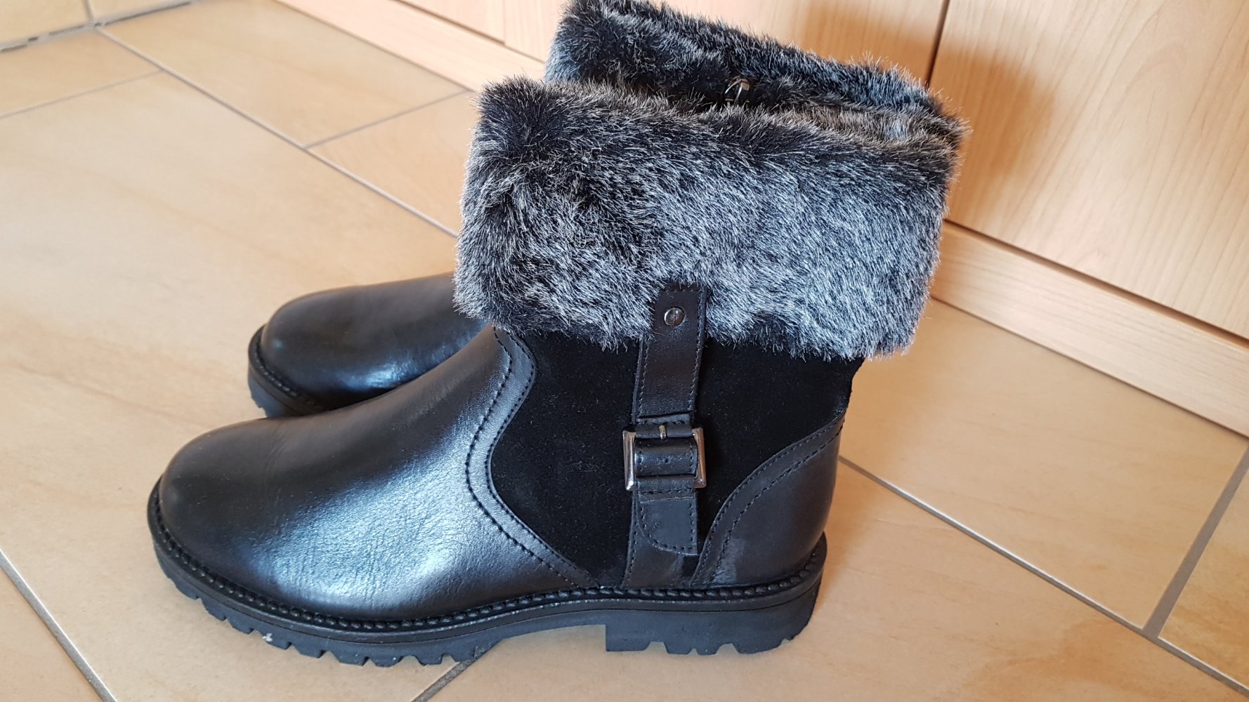 neue schöne warme Stiefletten Gr. 39 von Caprice