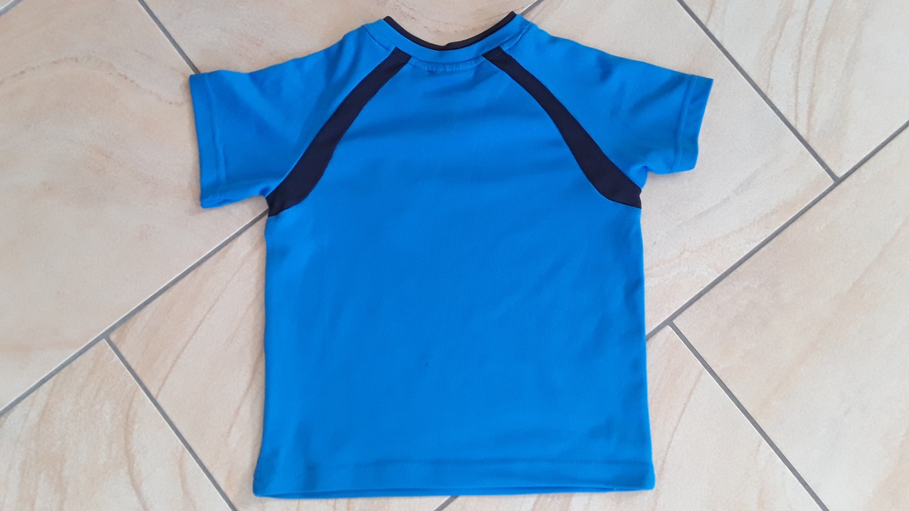 blaues Sport-T-Shirt in Gr. 104