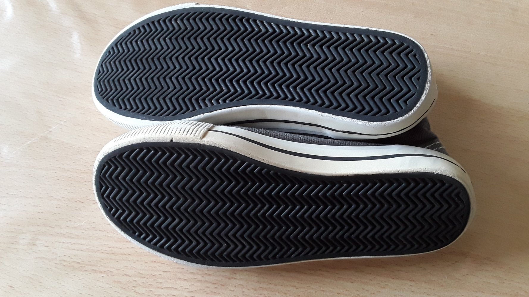 graue Sneaker in Gr. 29 H&M