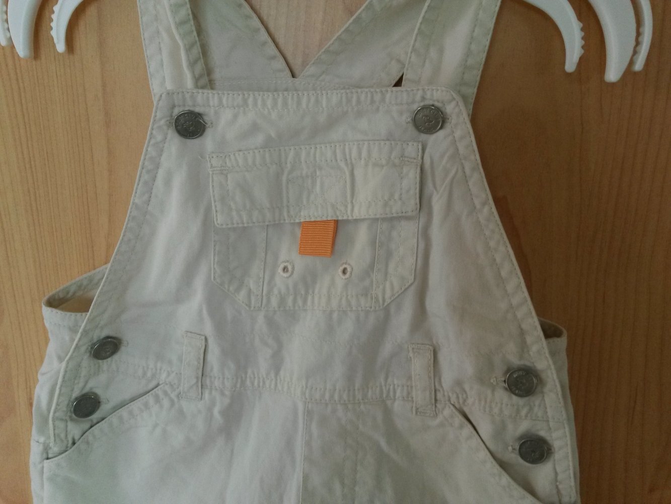 beige Latzshorts in Gr. 62 von C&A