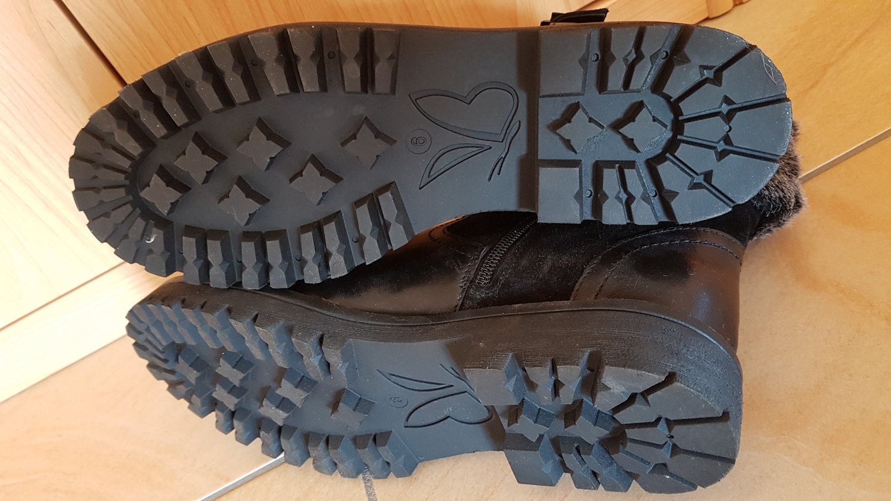 neue schöne warme Stiefletten Gr. 39 von Caprice
