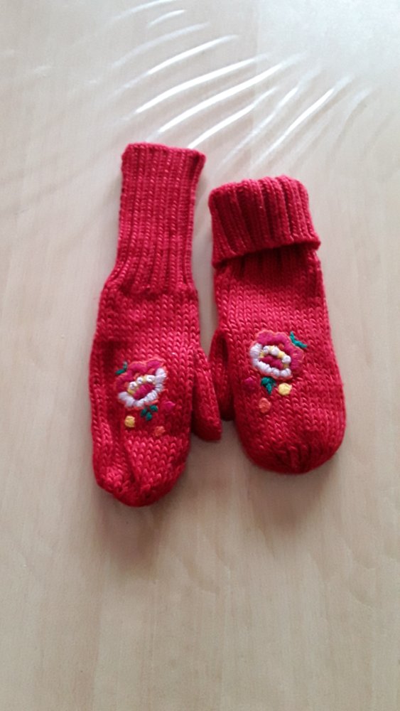 rote Handschuhe in Gr. 110/116 von H&M