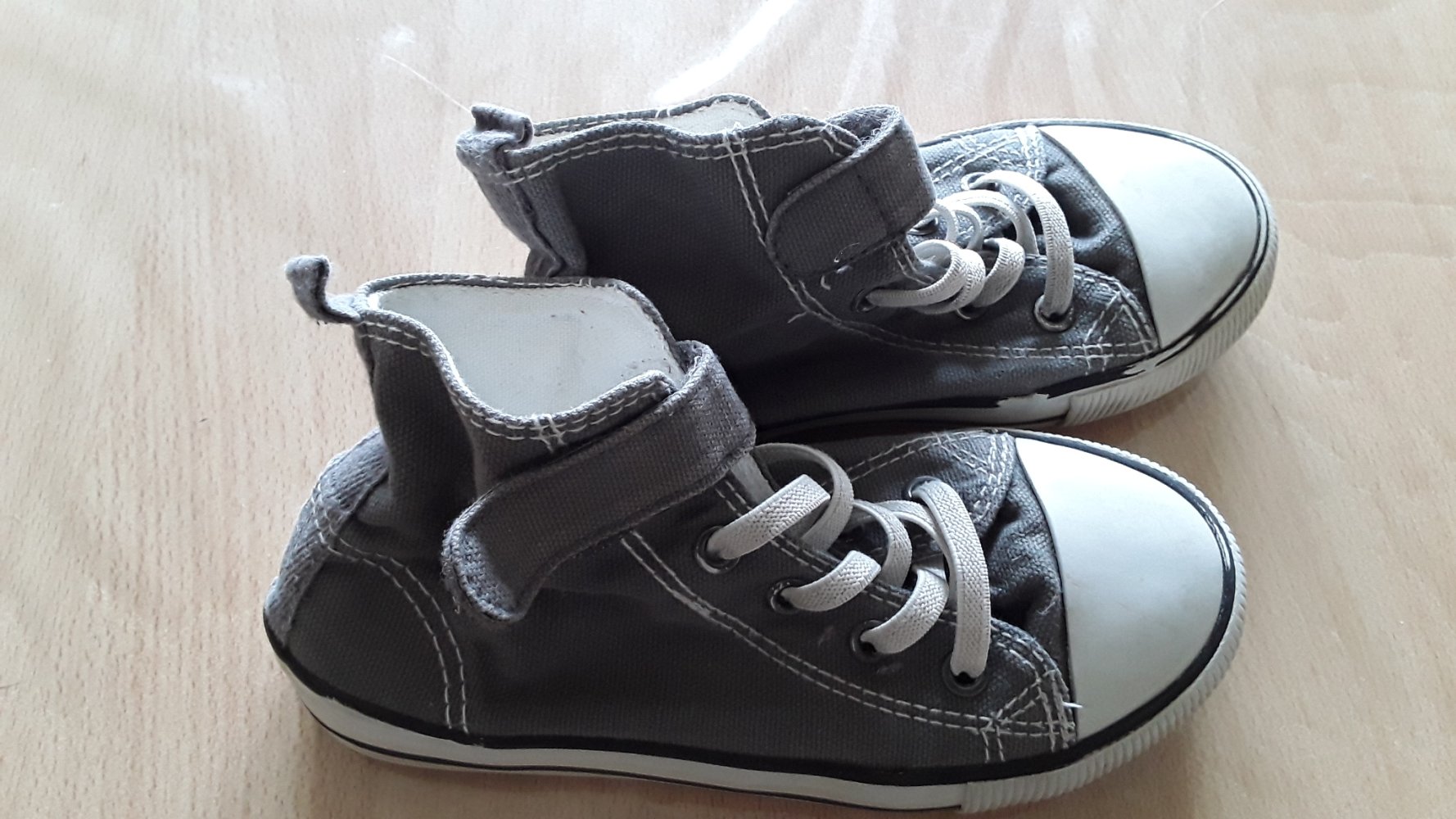 graue Sneaker in Gr. 29 H&M