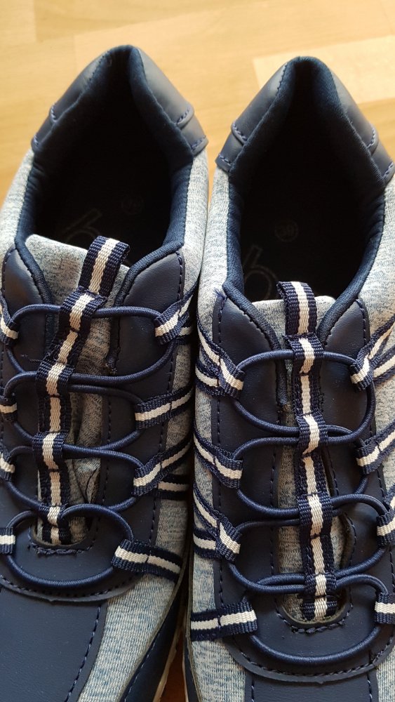neue Sneaker Größe 39 von bpc