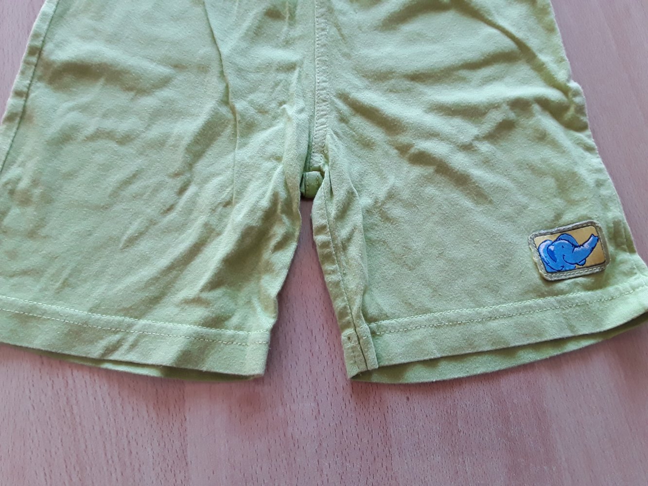 lindgrüne Shorts in Gr. 86 von C&A