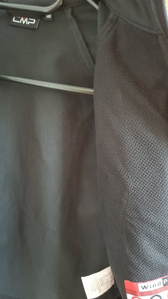 neue, schwarze Softshelljacke Gr. 140 v. CMP mit Etikett