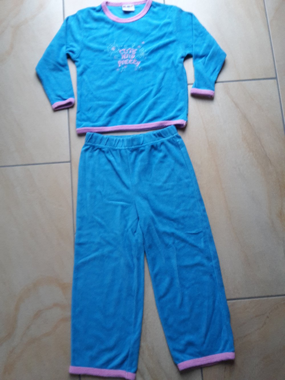 schöner Frotteeschlafanzug in Gr. 104