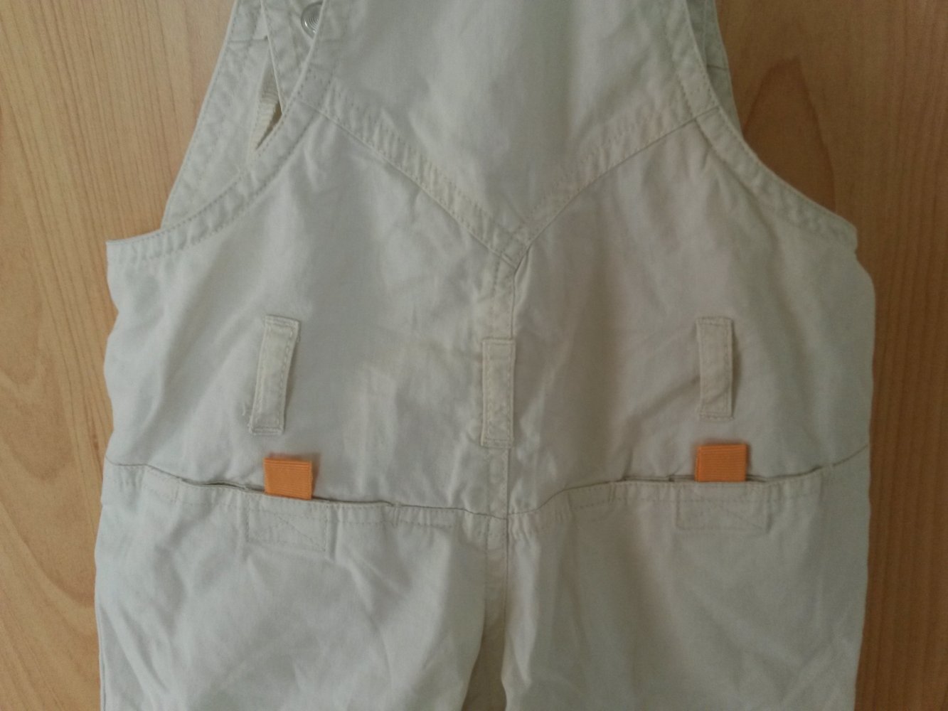 beige Latzshorts in Gr. 62 von C&A