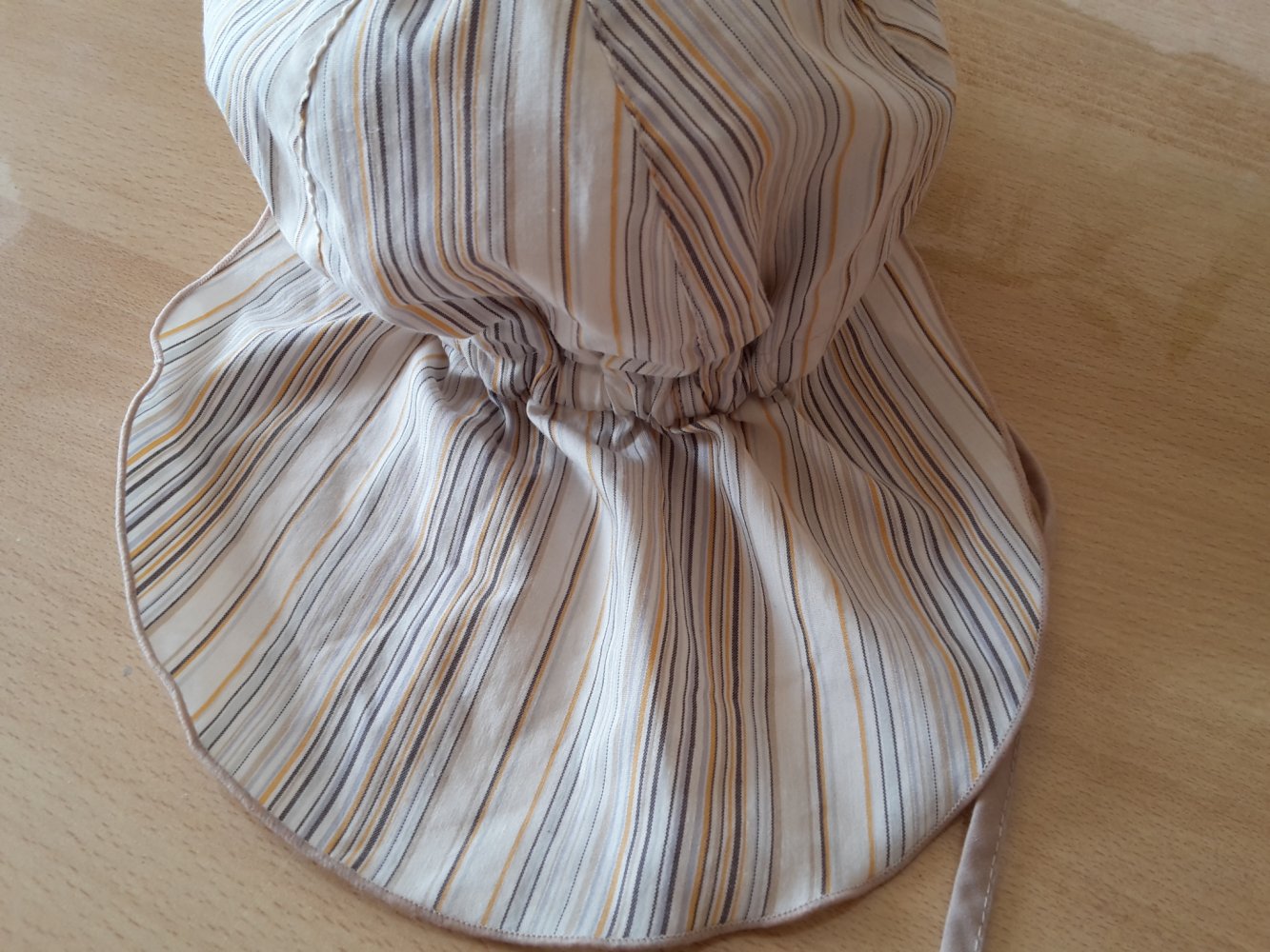 Sommerhut mit Nackenschutz in Gr. 47 von bobo