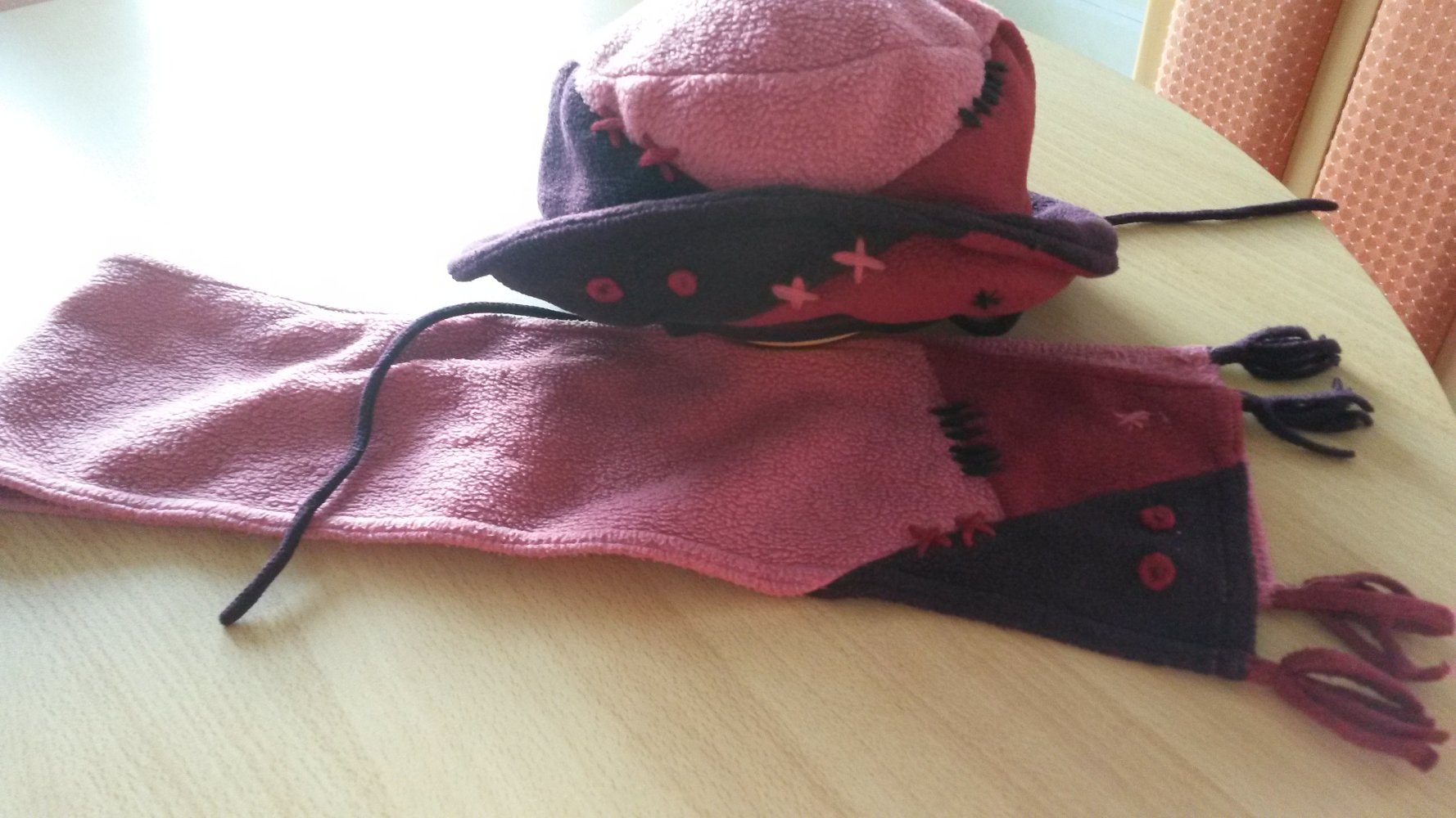 Set aus Fleece Mütze / Hut und Schal