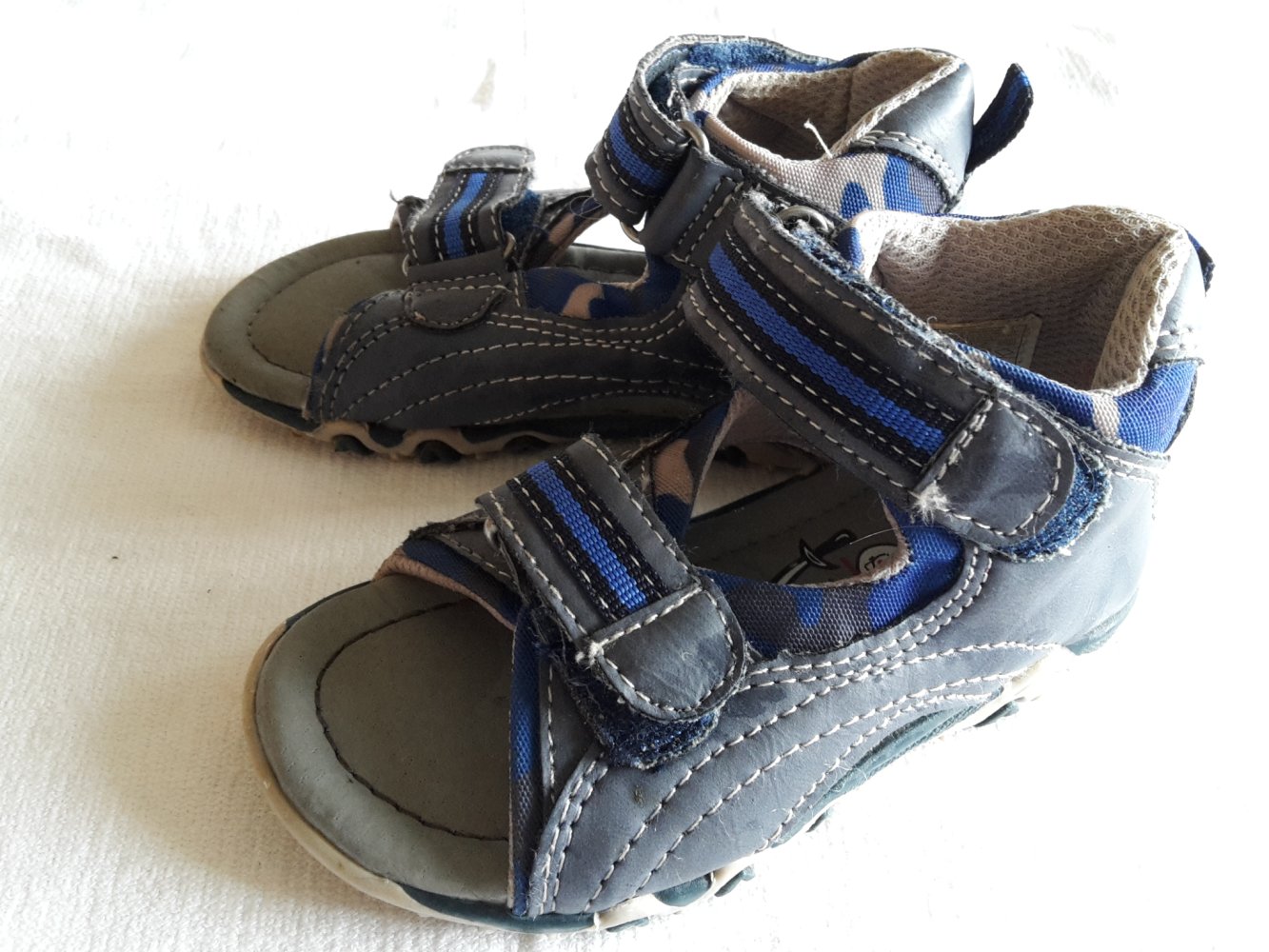 Sandalen in Gr. 22