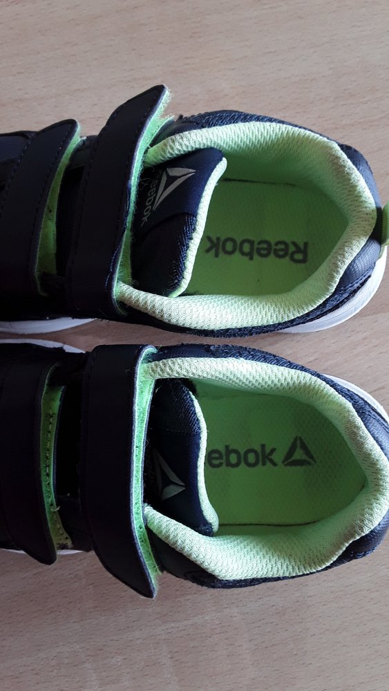 Reebok Sneaker in Gr. 28 kaum getragen