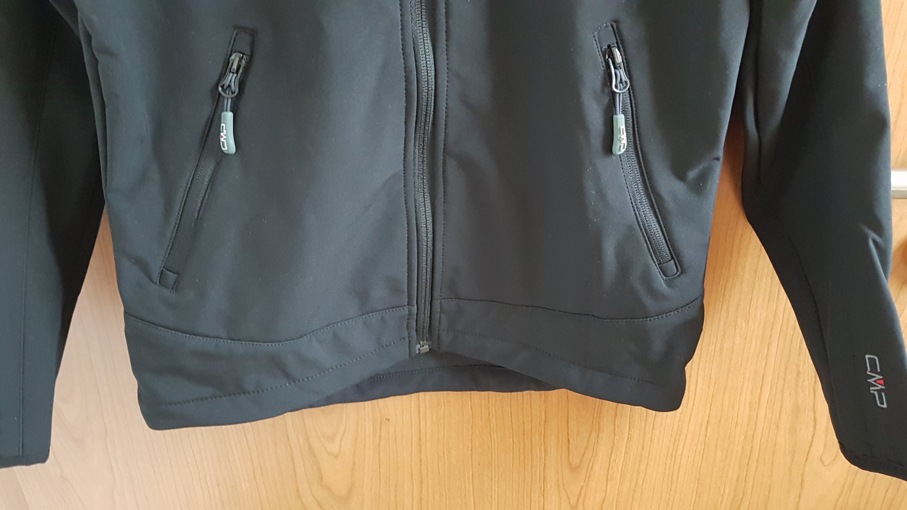 neue, schwarze Softshelljacke Gr. 140 v. CMP mit Etikett