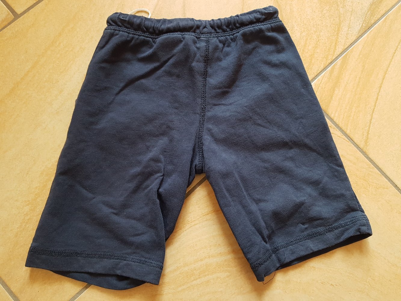 dunkelblaue Shorts in Gr. 92 