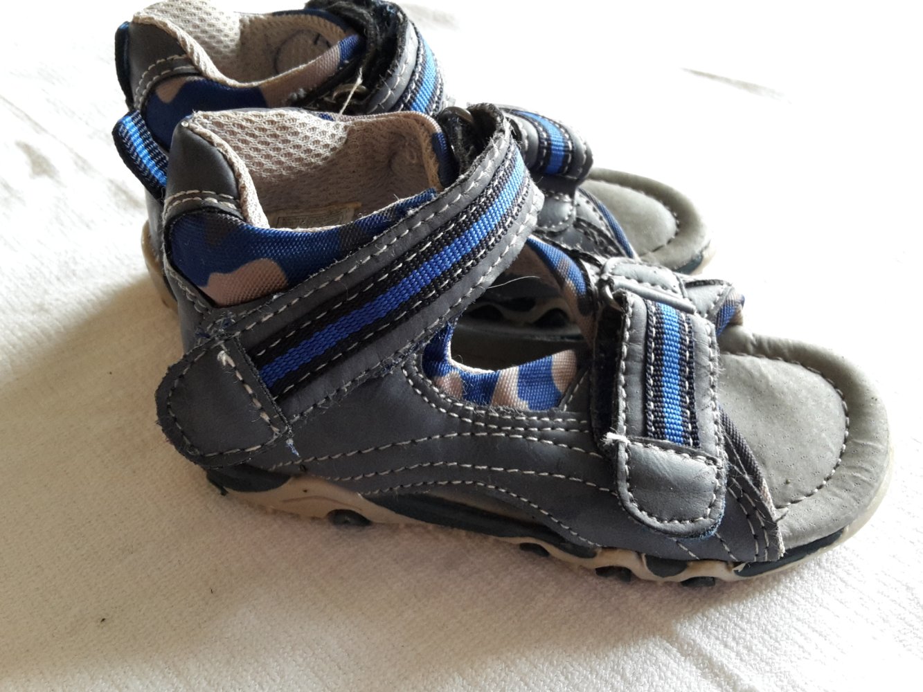 Sandalen in Gr. 22