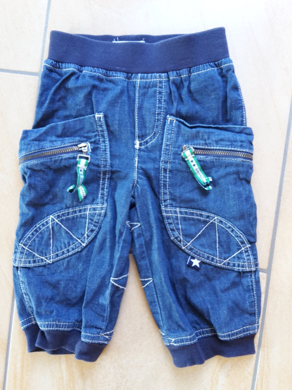 schöne Jeanshose in Gr. 74 (designed in Denmark)