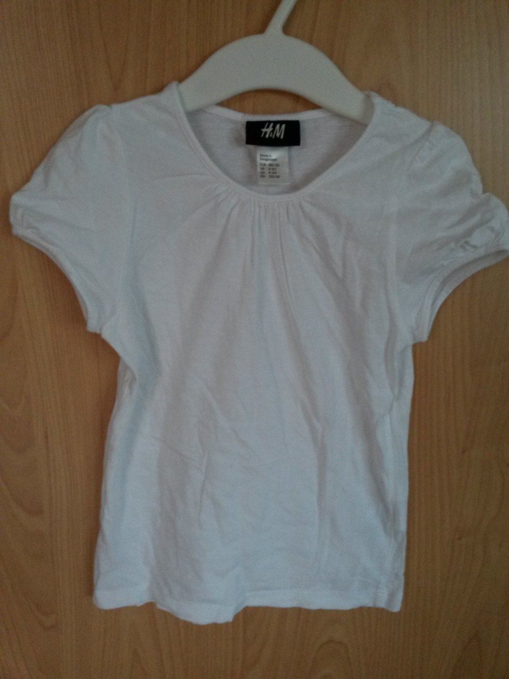 weißes T-Shirt in Gr. 104 von H&M
