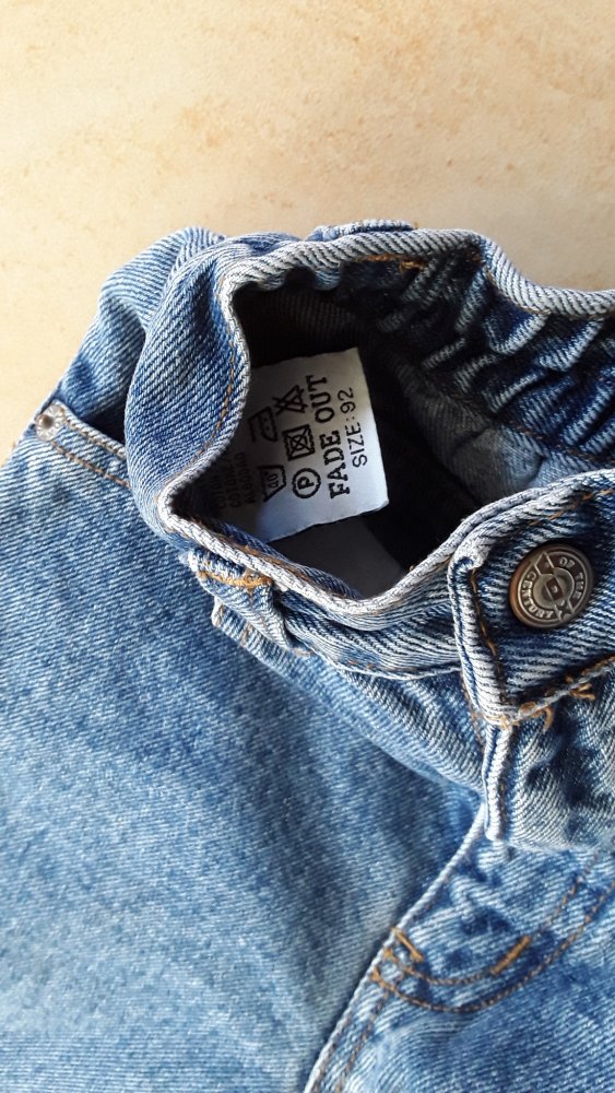 Jeans in Gr. 92