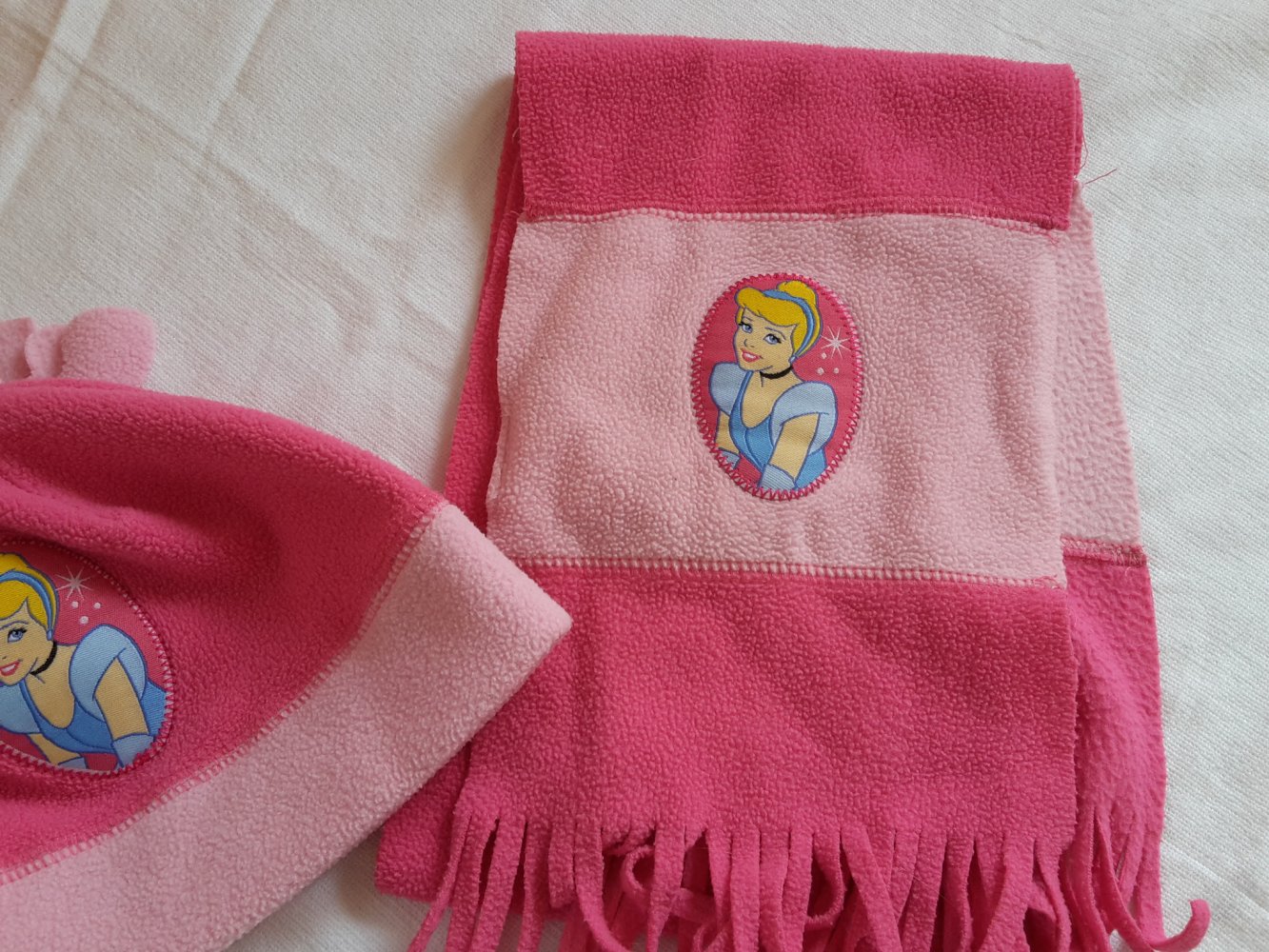 schönes Set Fleecemütze und Fleeceschal Disney in Gr. 53