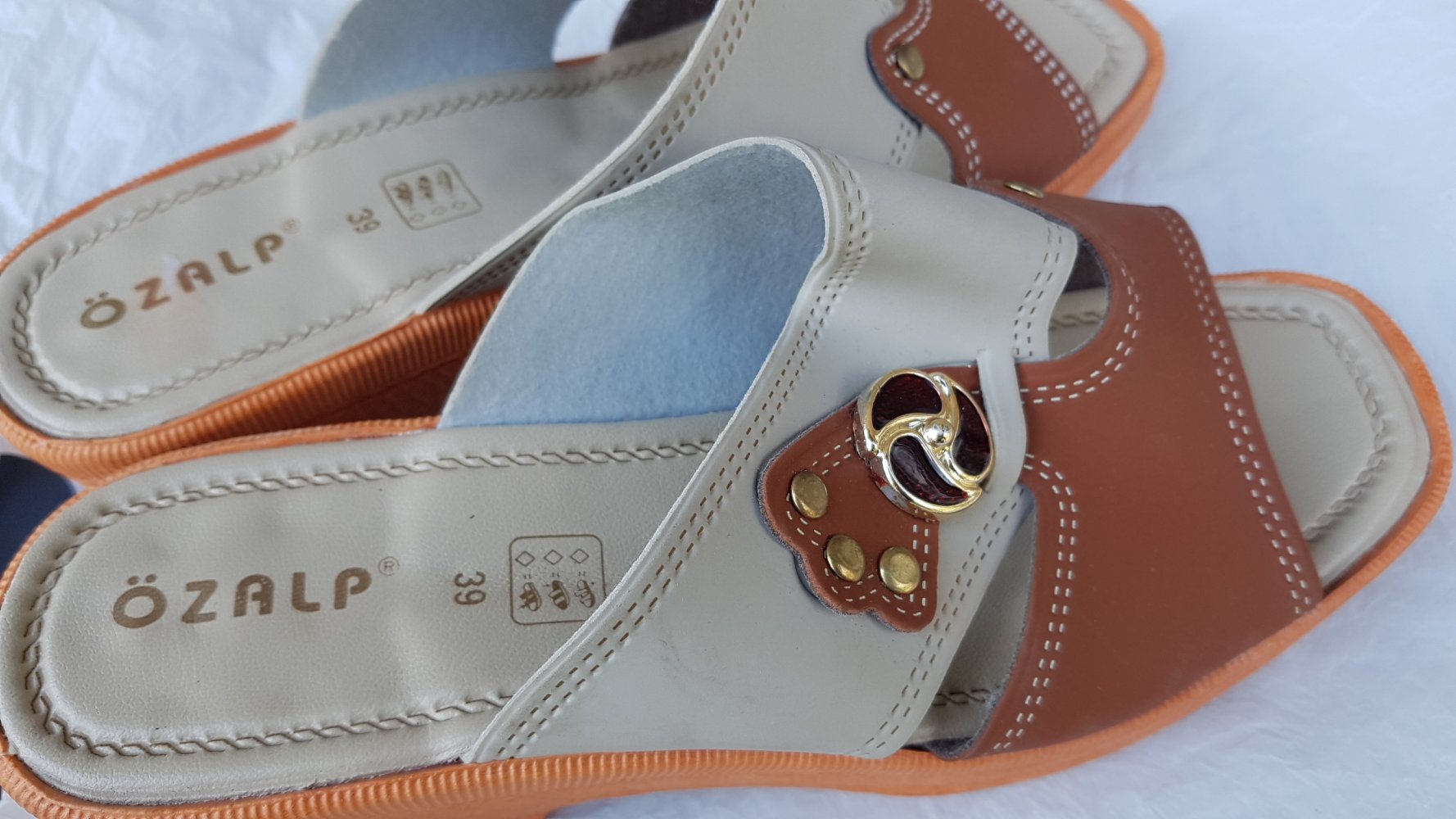 ungetragene Sandalen/ Clogs Gr. 39