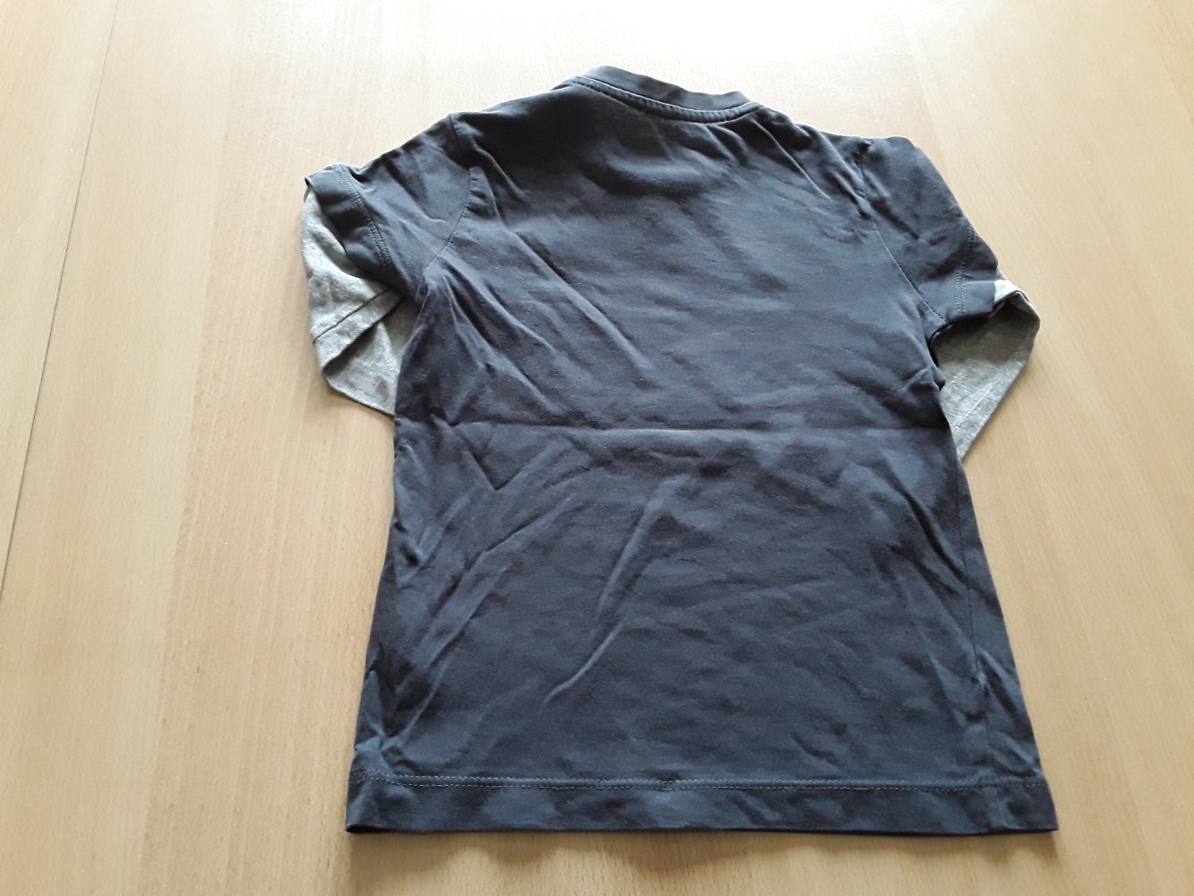 graues Langarmshirt in Gr. 86/92 von TCM