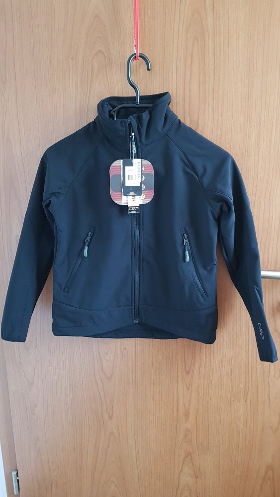 neue, schwarze Softshelljacke Gr. 140 v. CMP mit Etikett