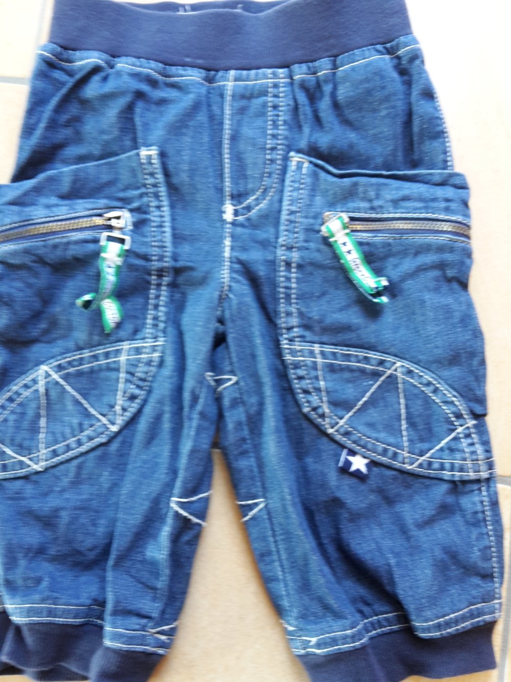 schöne Jeanshose in Gr. 74 (designed in Denmark)