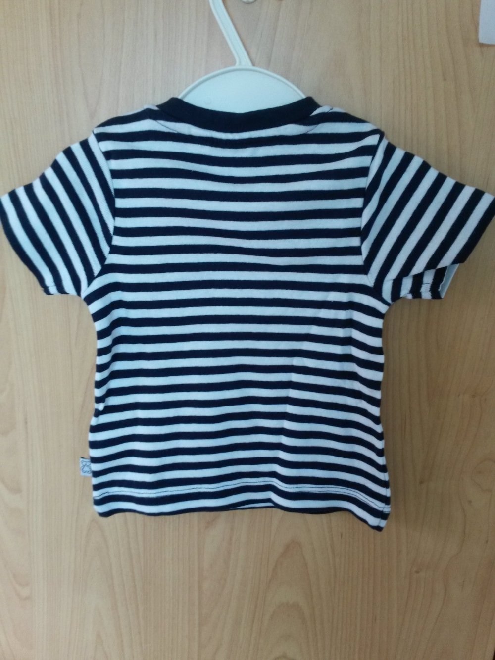 schönes, gestreiftes T-Shirt in Gr. 74 von Blue Seven