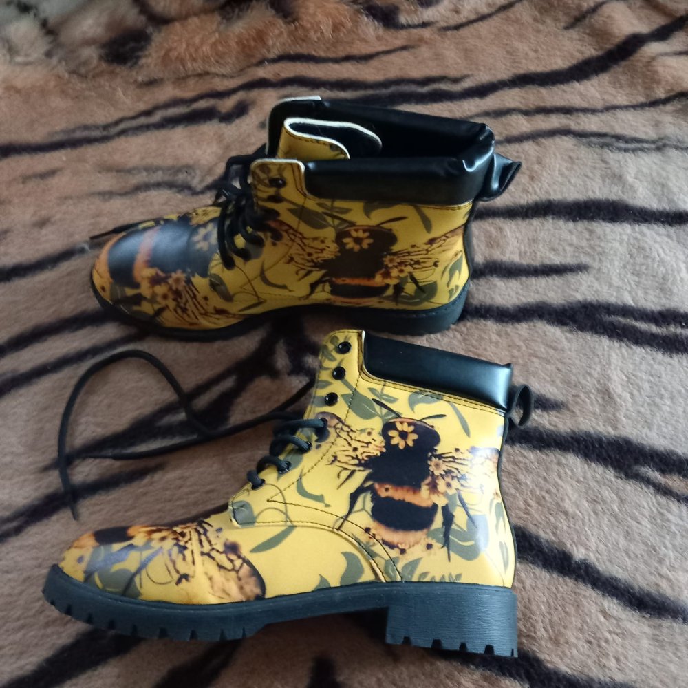 *** Neue ~ Boots ~ Bienenprint ***