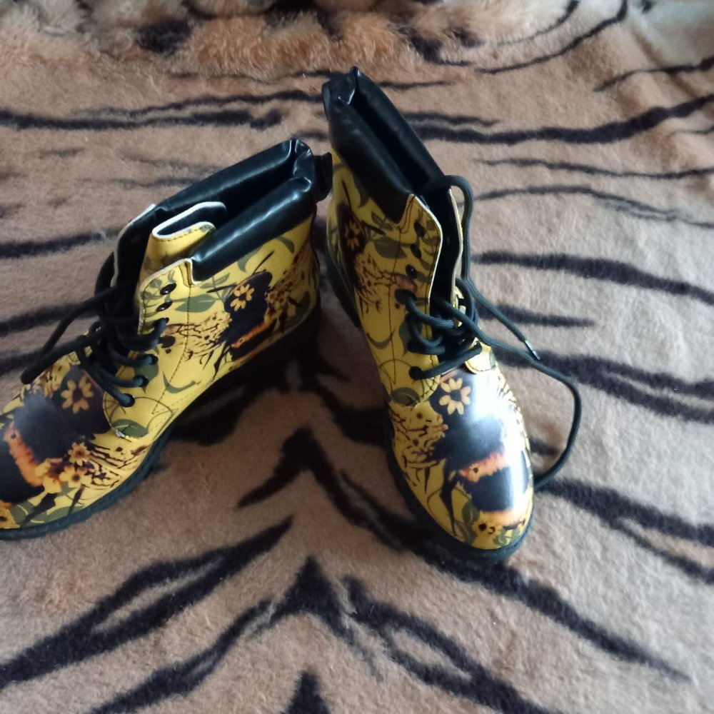 *** Neue ~ Boots ~ Bienenprint ***
