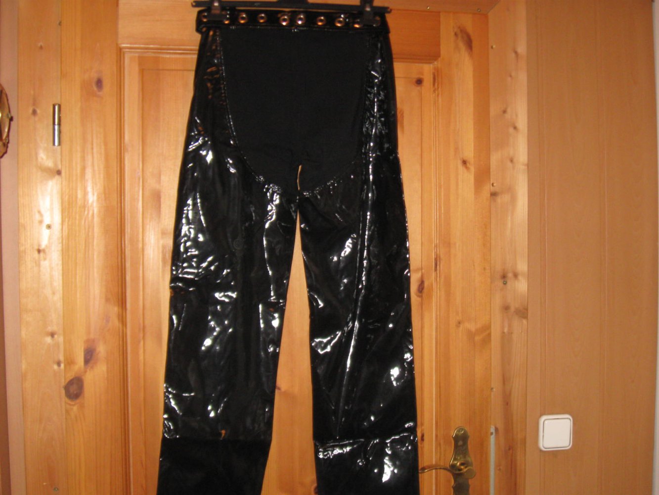 *** Neu ~ Lack Hose ~ Stoffeinsatz ~ Gürtel ***