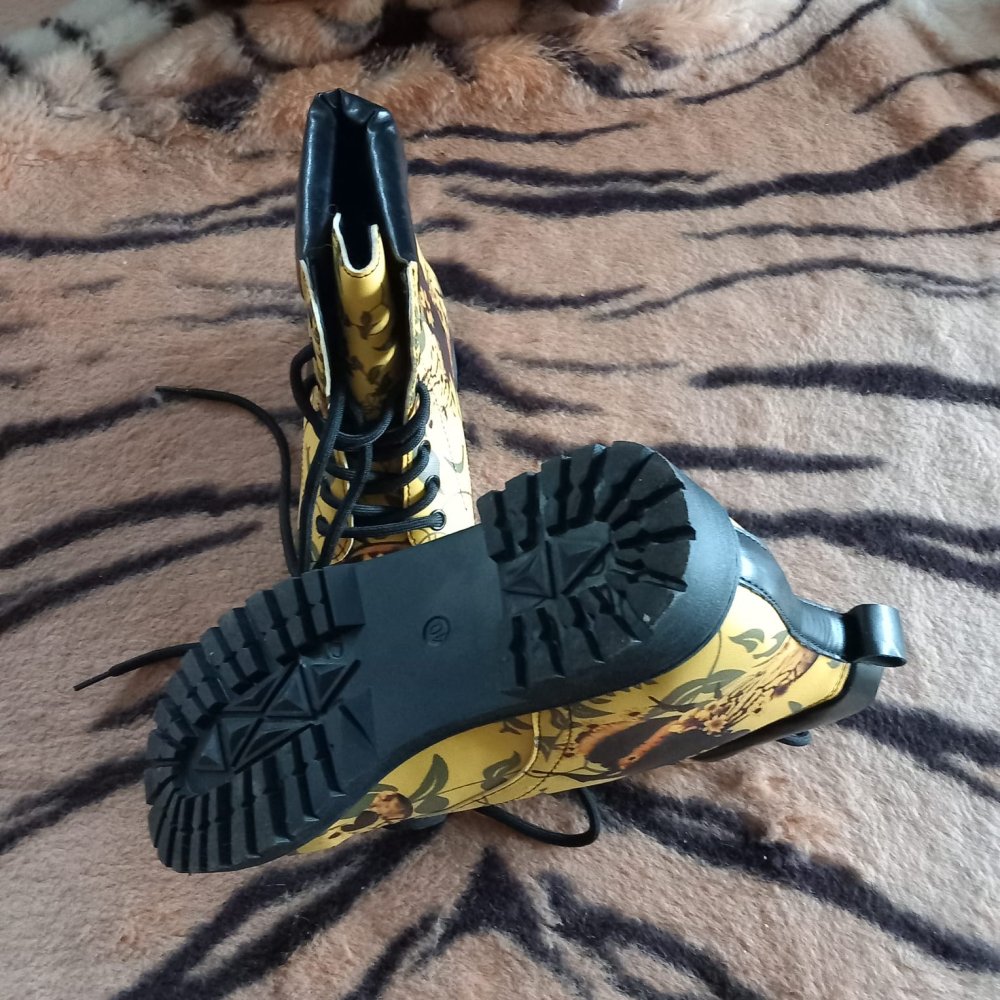 *** Neue ~ Boots ~ Bienenprint ***